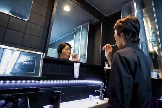 日本网民把网吧当旅馆激情一夜？ 网吧区成了难民区,日本网民评价中国高铁www.zhezhiju.com