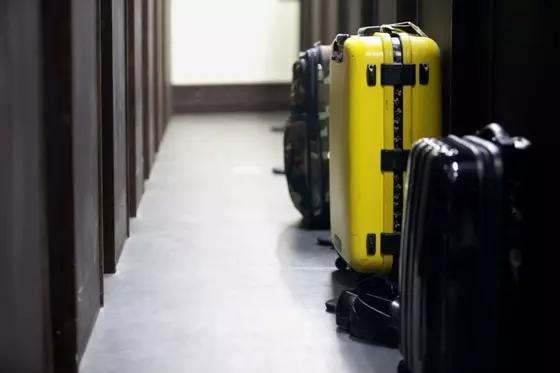 日本网民把网吧当旅馆激情一夜？ 网吧区成了难民区,日本网民评价中国高铁www.zhezhiju.com